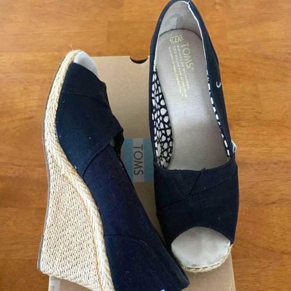 Tom's Michelle Wedge Heel - Size 7.5